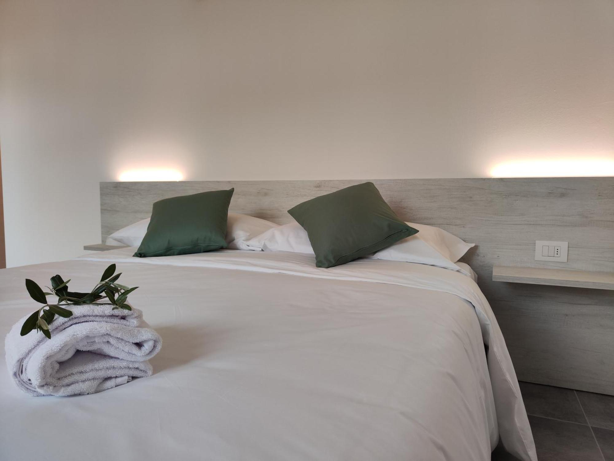 Oasi Degli Ulivi Apartment Riva del Garda Bagian luar foto