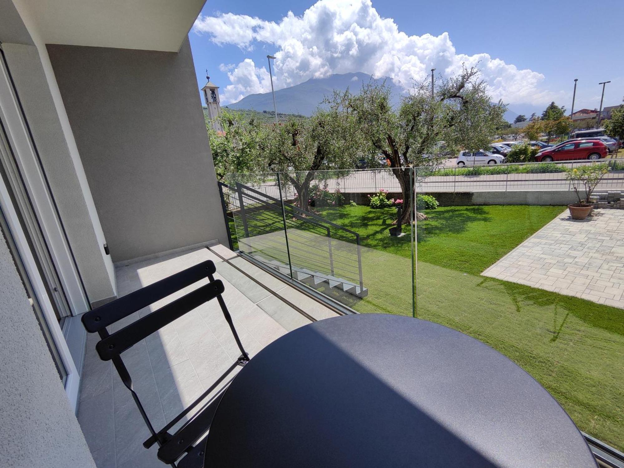 Oasi Degli Ulivi Apartment Riva del Garda Bagian luar foto