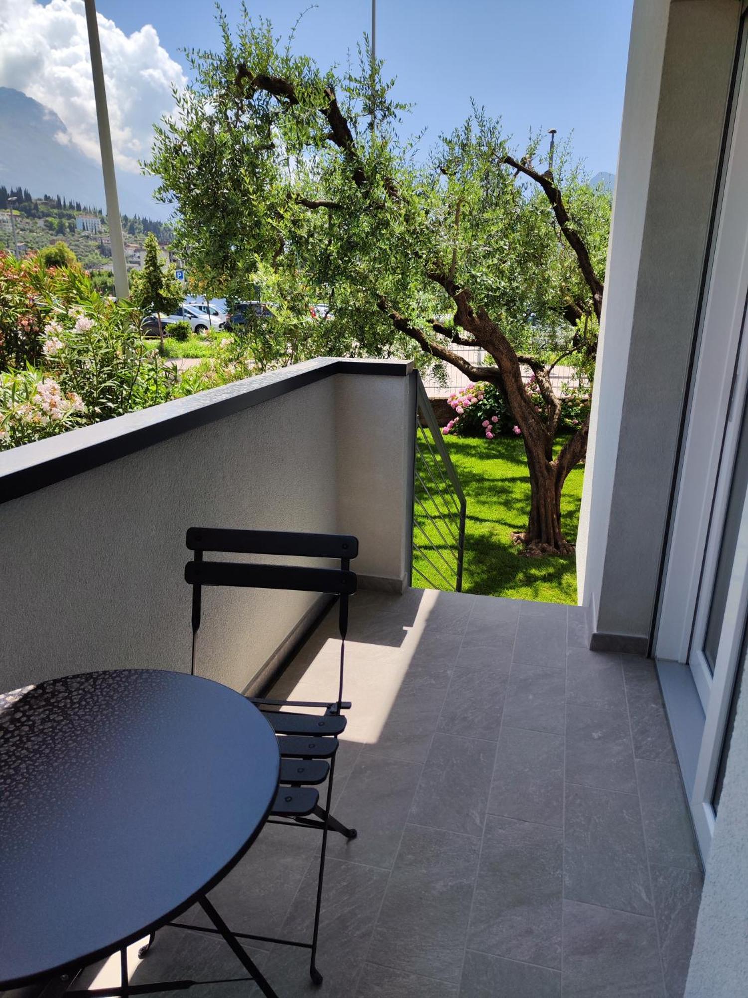 Oasi Degli Ulivi Apartment Riva del Garda Bagian luar foto