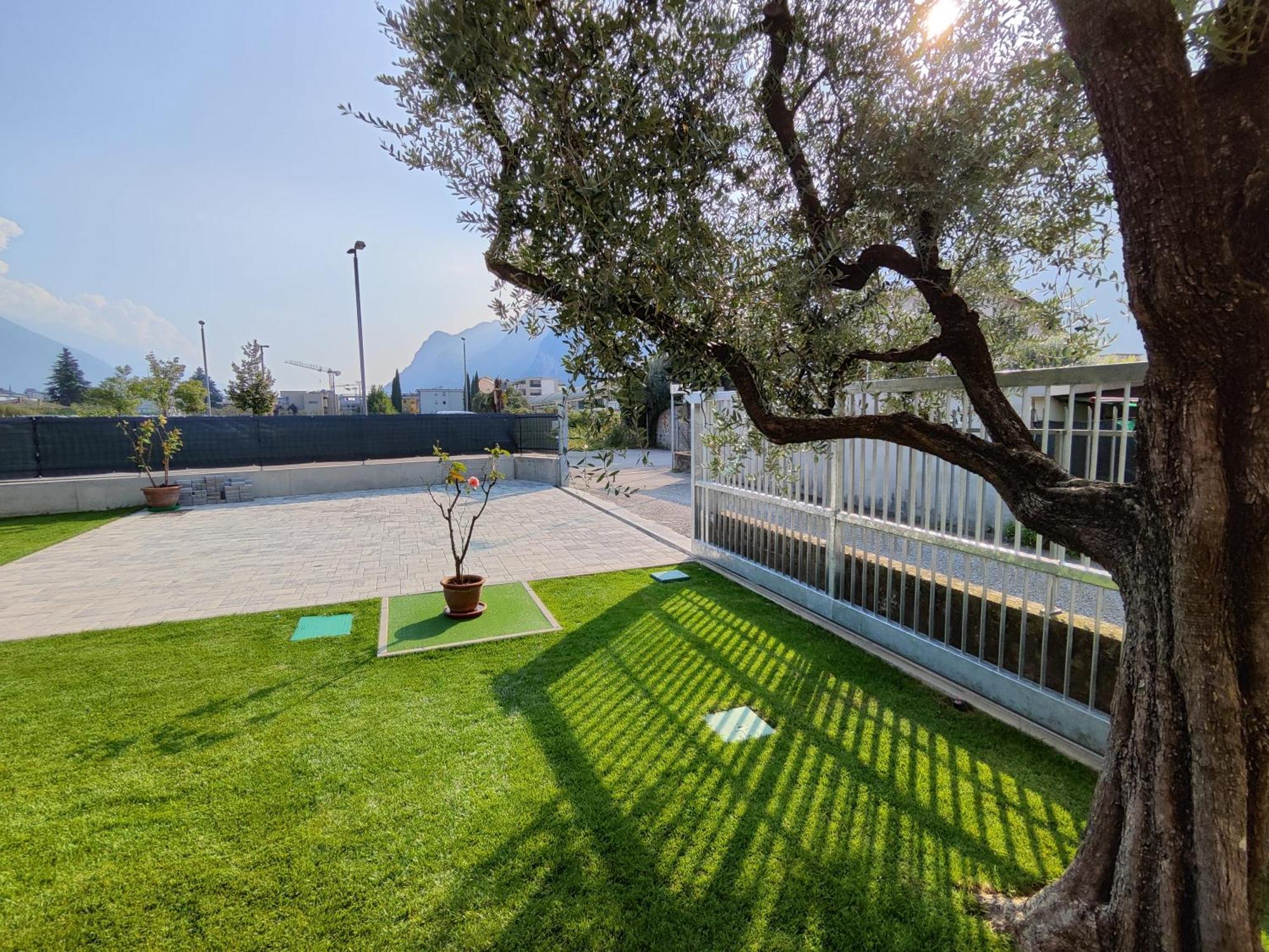 Oasi Degli Ulivi Apartment Riva del Garda Bagian luar foto